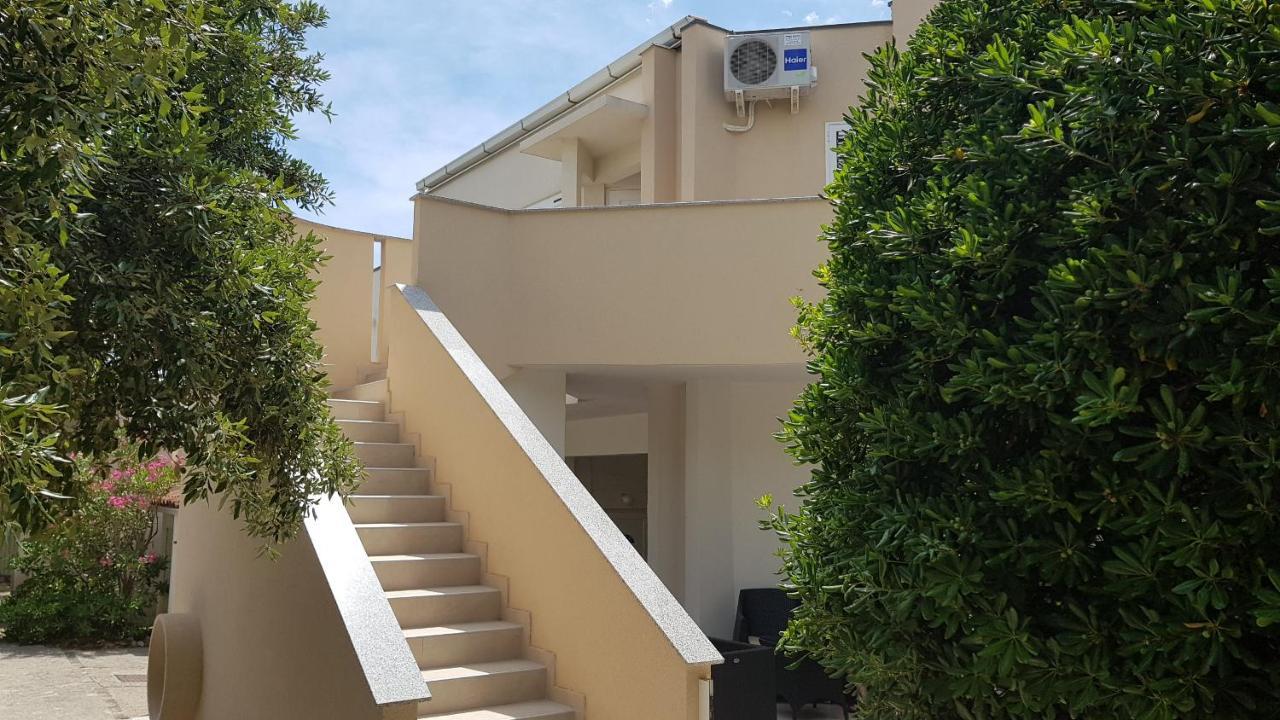 Apartment Tonci Novalja Bagian luar foto