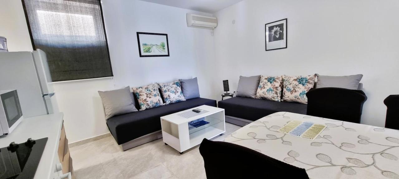 Apartment Tonci Novalja Bagian luar foto