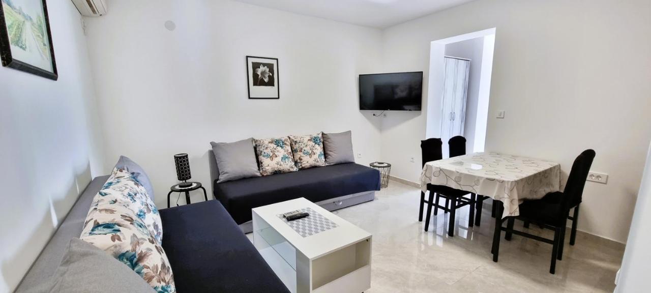Apartment Tonci Novalja Bagian luar foto