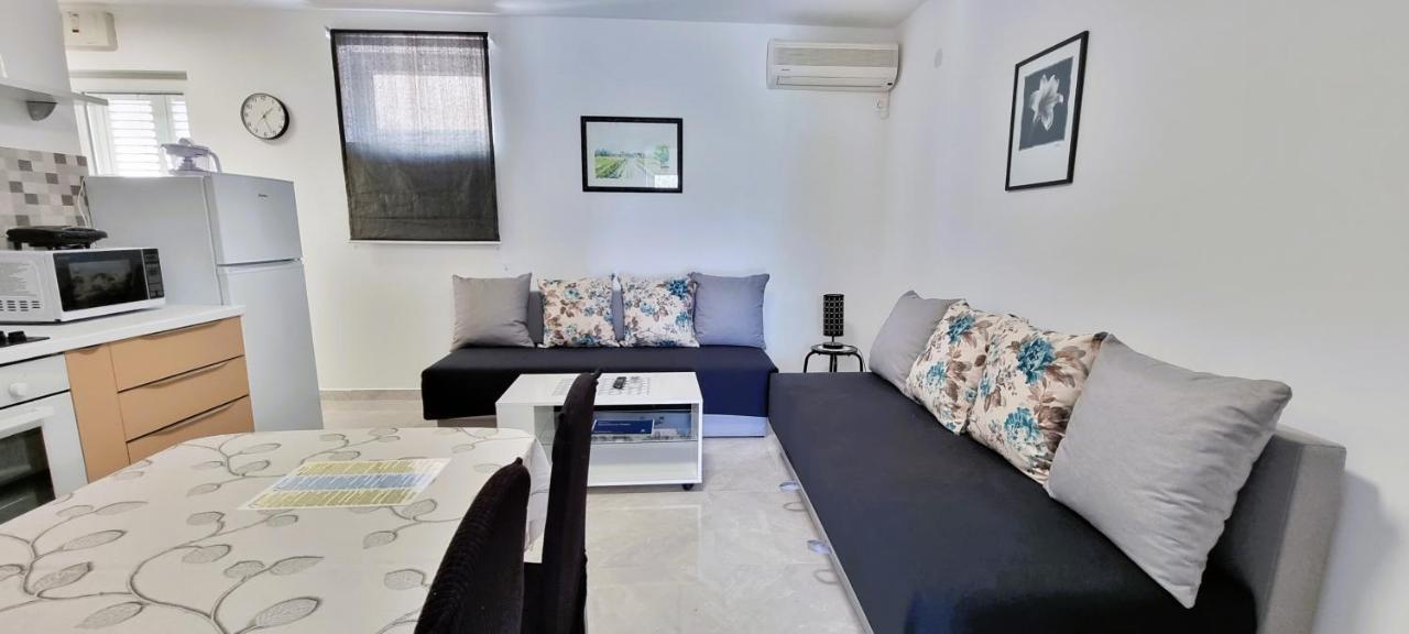 Apartment Tonci Novalja Bagian luar foto