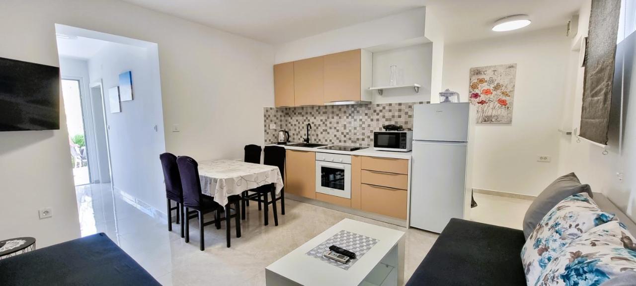 Apartment Tonci Novalja Bagian luar foto