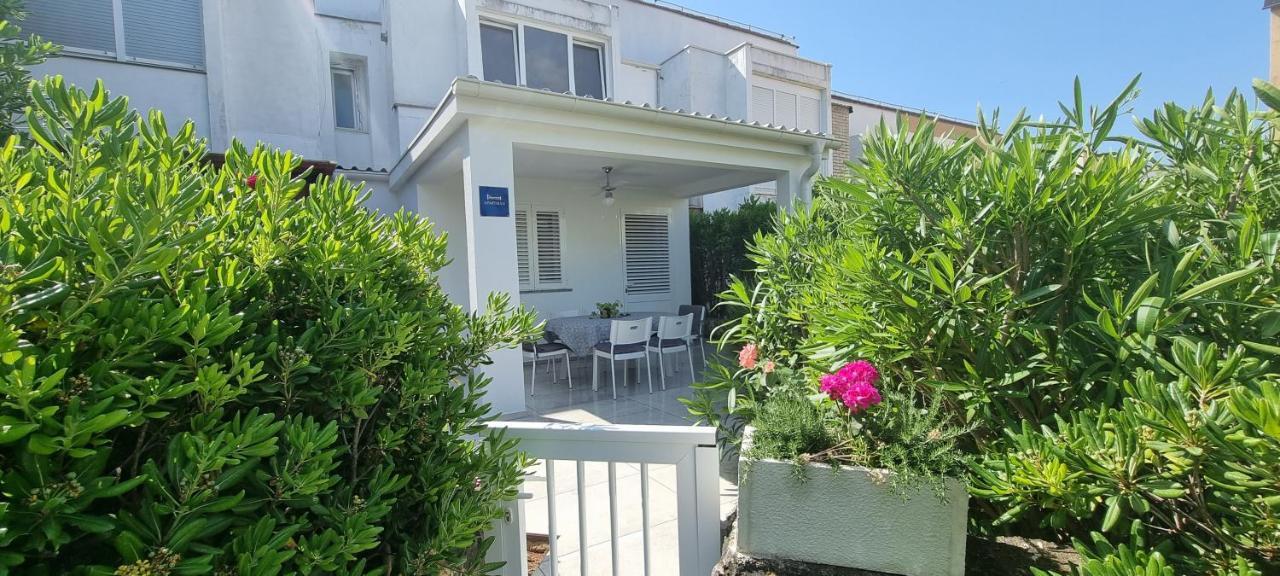 Apartment Tonci Novalja Bagian luar foto