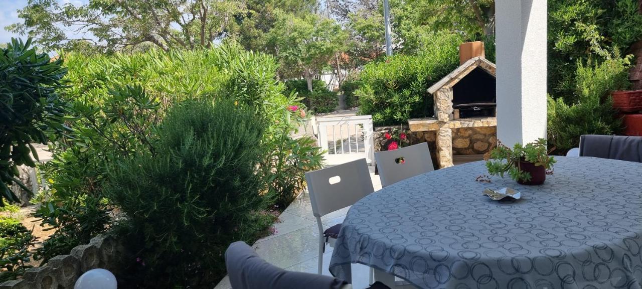 Apartment Tonci Novalja Bagian luar foto